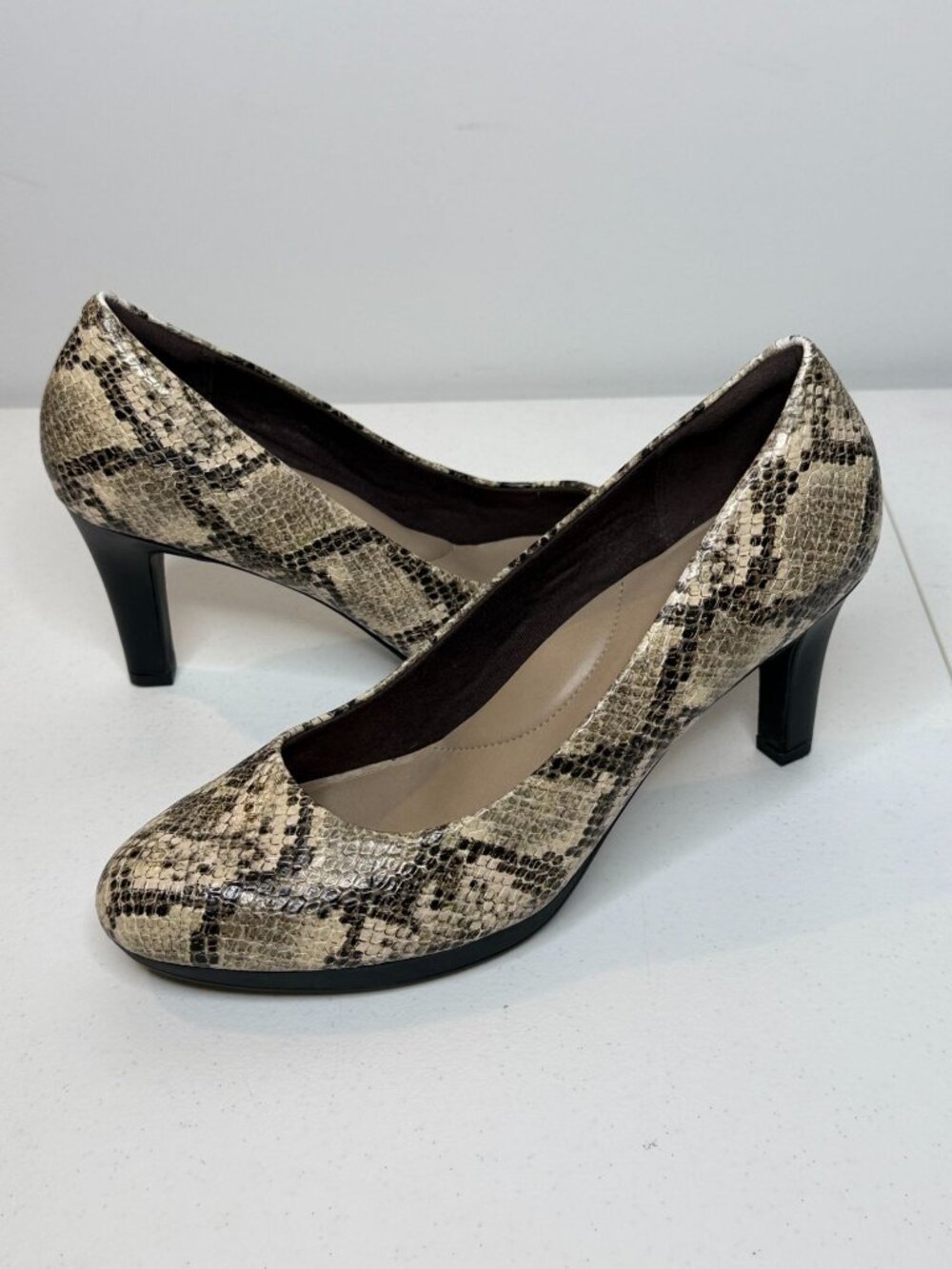 Clarks Collection Snakeskin Print Pumps Womens Size 10W Wide